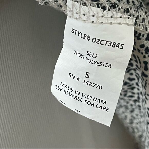 Floral and Patterned Women's Tops - Picture 9 of 9